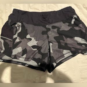 Athleta Run With It Shorts in Black Camo - Medium